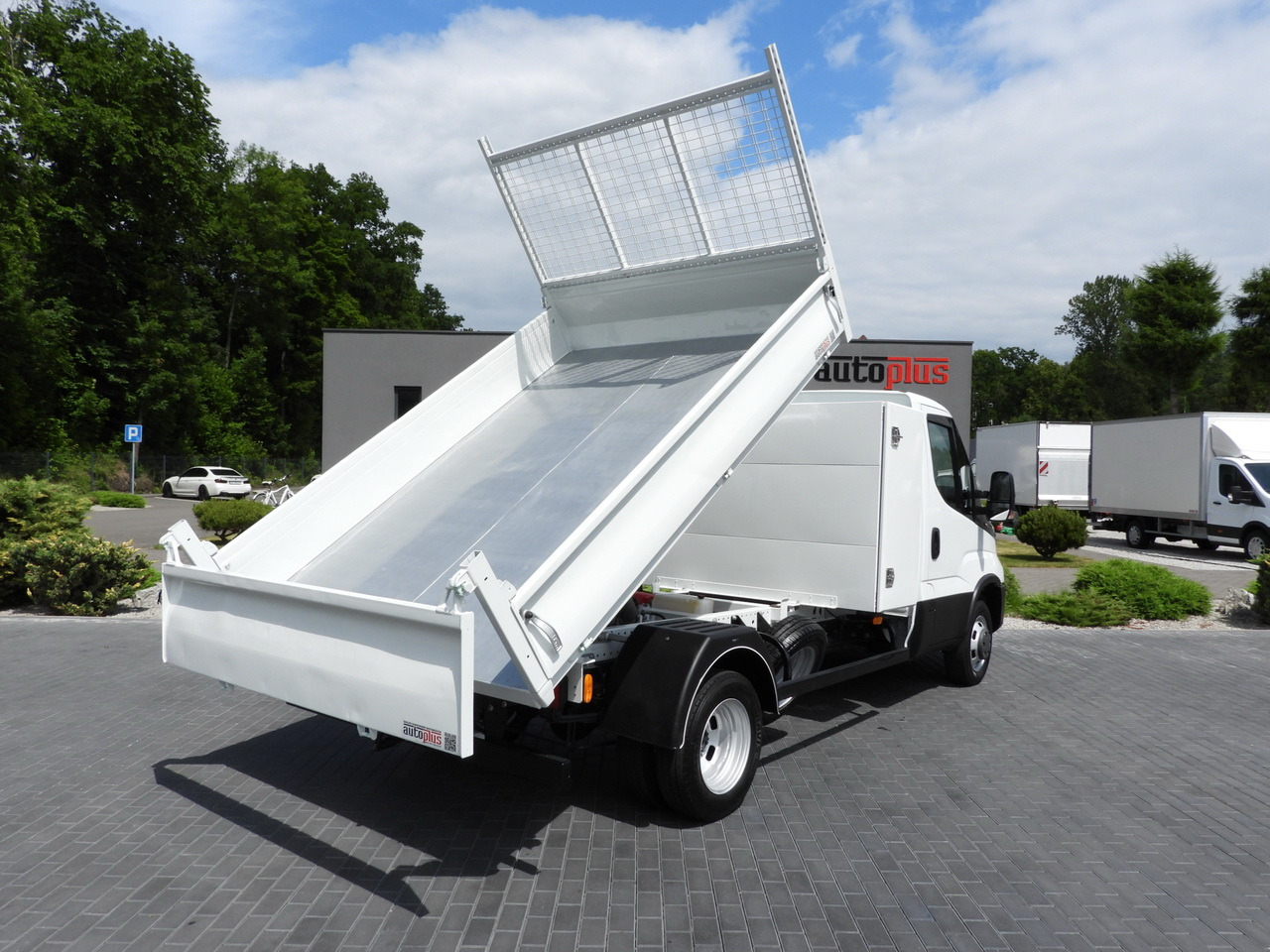 IVECO DAILY 35C16 TIPPER CRUISE CONTROL TWIN WHEELS AIR CONDITIONING 160HP - قلاب صغير: صورة 3 IVECO DAILY 35C16 TIPPER CRUISE CONTROL TWIN WHEELS AIR CONDITIONING 160HP - قلاب صغير: صورة 3