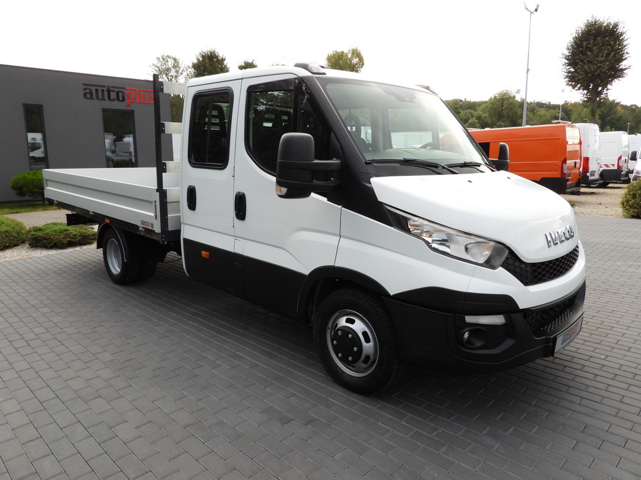 IVECO DAILY 35C17 STAKE BODY DOUBLE CABIN DOKA 7 SEATS CRUISE CONTROL TWIN WHEELS AIR CONDITIONING 170HP - الشاحنات الصغيرة كابينة مزدوجة: صورة 4 IVECO DAILY 35C17 STAKE BODY DOUBLE CABIN DOKA 7 SEATS CRUISE CONTROL TWIN WHEELS AIR CONDITIONING 170HP - الشاحنات الصغيرة كابينة مزدوجة: صورة 4