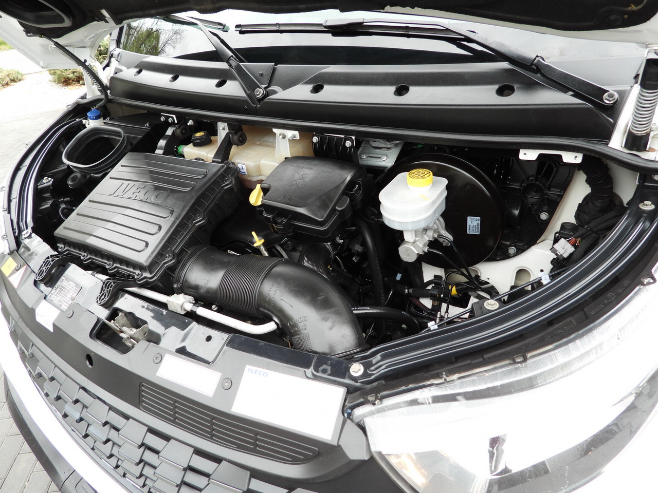 شاحنة توصيل مبردة IVECO DAILY 35S14 REFRIGERATOR VAN 0*C POWER SUPPLY 230V CRUISE CONTROL AUTOMATIC TRANSMISSION HI-MATIC AIR CONDITIONING 140HP: صورة 33 شاحنة توصيل مبردة IVECO DAILY 35S14 REFRIGERATOR VAN 0*C POWER SUPPLY 230V CRUISE CONTROL AUTOMATIC TRANSMISSION HI-MATIC AIR CONDITIONING 140HP: صورة 33