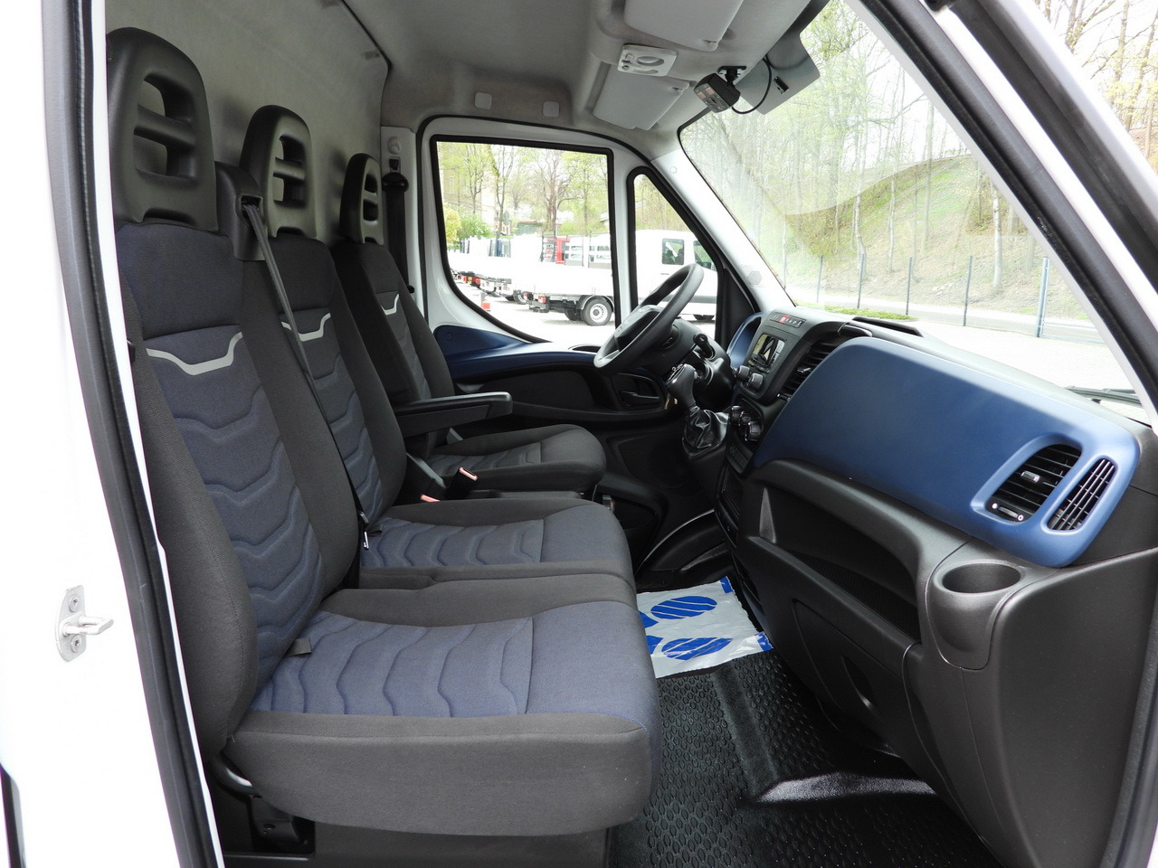 شاحنة توصيل مبردة IVECO DAILY 35S14 REFRIGERATOR VAN 0*C POWER SUPPLY 230V CRUISE CONTROL AUTOMATIC TRANSMISSION HI-MATIC AIR CONDITIONING 140HP: صورة 46 شاحنة توصيل مبردة IVECO DAILY 35S14 REFRIGERATOR VAN 0*C POWER SUPPLY 230V CRUISE CONTROL AUTOMATIC TRANSMISSION HI-MATIC AIR CONDITIONING 140HP: صورة 46