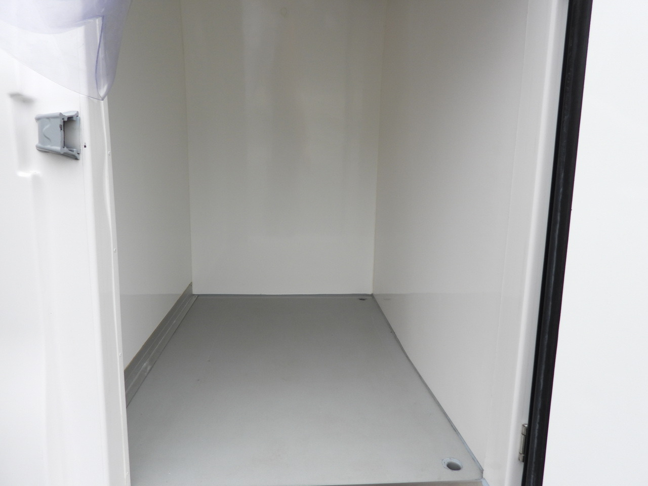 شاحنة توصيل مبردة IVECO DAILY 35S14 REFRIGERATOR VAN 0*C POWER SUPPLY 230V CRUISE CONTROL AUTOMATIC TRANSMISSION HI-MATIC AIR CONDITIONING 140HP: صورة 27 شاحنة توصيل مبردة IVECO DAILY 35S14 REFRIGERATOR VAN 0*C POWER SUPPLY 230V CRUISE CONTROL AUTOMATIC TRANSMISSION HI-MATIC AIR CONDITIONING 140HP: صورة 27