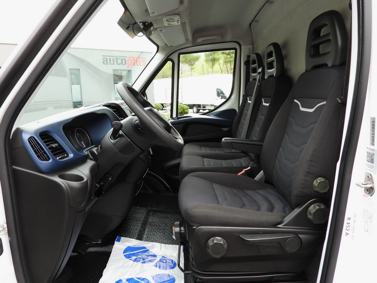 شاحنة توصيل مبردة IVECO DAILY 35S14 REFRIGERATOR VAN 0*C POWER SUPPLY 230V CRUISE CONTROL AUTOMATIC TRANSMISSION HI-MATIC AIR CONDITIONING 140HP: صورة 34 شاحنة توصيل مبردة IVECO DAILY 35S14 REFRIGERATOR VAN 0*C POWER SUPPLY 230V CRUISE CONTROL AUTOMATIC TRANSMISSION HI-MATIC AIR CONDITIONING 140HP: صورة 34