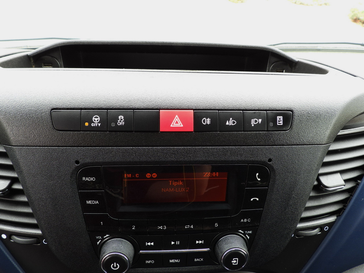 شاحنة توصيل مبردة IVECO DAILY 35S14 REFRIGERATOR VAN 0*C POWER SUPPLY 230V CRUISE CONTROL AUTOMATIC TRANSMISSION HI-MATIC AIR CONDITIONING 140HP: صورة 44 شاحنة توصيل مبردة IVECO DAILY 35S14 REFRIGERATOR VAN 0*C POWER SUPPLY 230V CRUISE CONTROL AUTOMATIC TRANSMISSION HI-MATIC AIR CONDITIONING 140HP: صورة 44