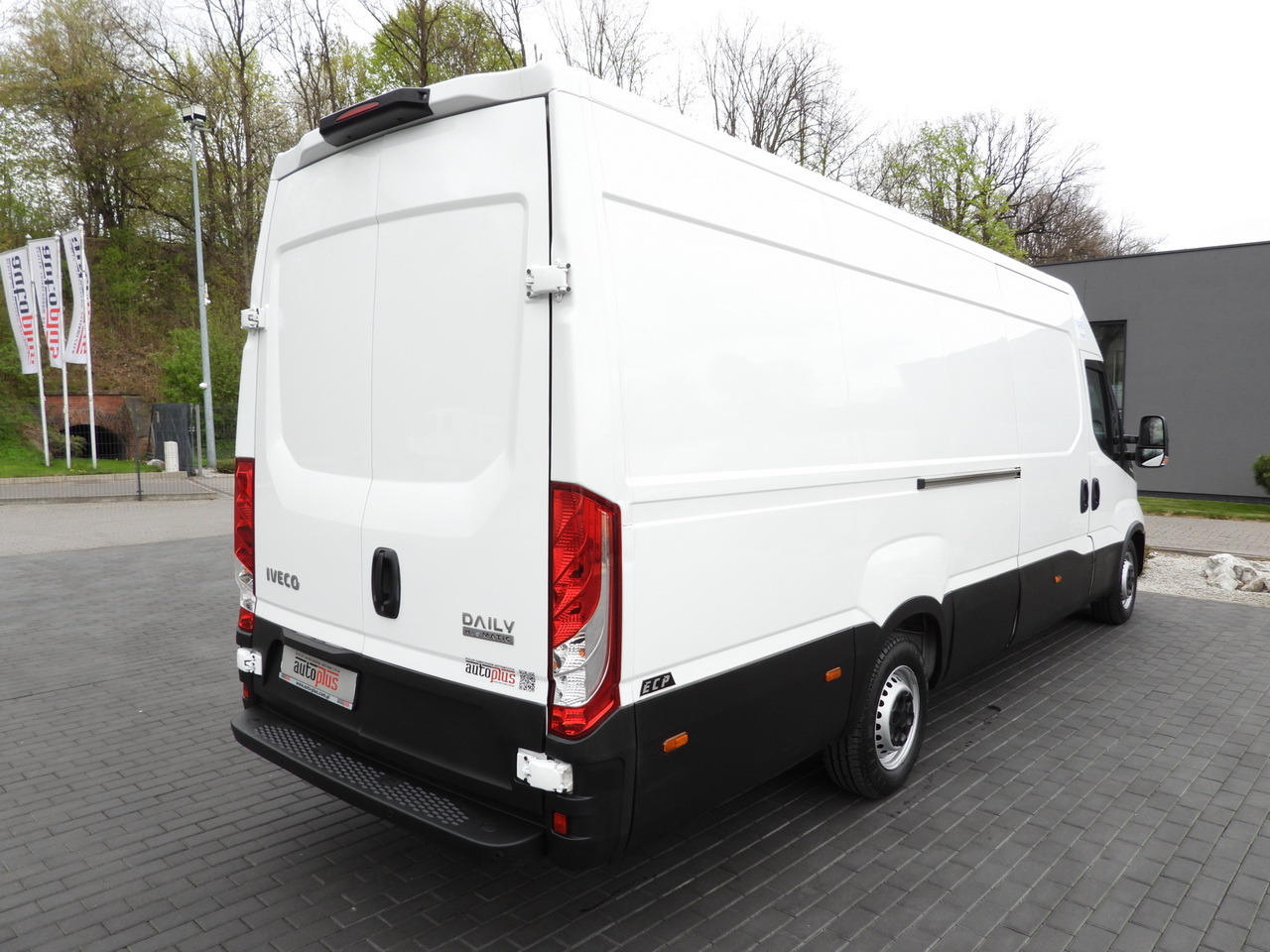 شاحنة توصيل مبردة IVECO DAILY 35S14 REFRIGERATOR VAN 0*C POWER SUPPLY 230V CRUISE CONTROL AUTOMATIC TRANSMISSION HI-MATIC AIR CONDITIONING 140HP: صورة 14 شاحنة توصيل مبردة IVECO DAILY 35S14 REFRIGERATOR VAN 0*C POWER SUPPLY 230V CRUISE CONTROL AUTOMATIC TRANSMISSION HI-MATIC AIR CONDITIONING 140HP: صورة 14