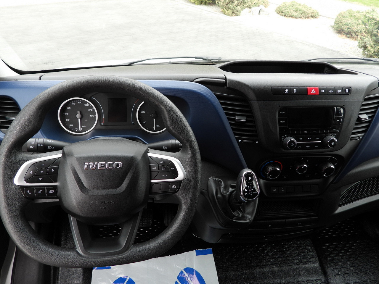 شاحنة توصيل مبردة IVECO DAILY 35S14 REFRIGERATOR VAN 0*C POWER SUPPLY 230V CRUISE CONTROL AUTOMATIC TRANSMISSION HI-MATIC AIR CONDITIONING 140HP: صورة 37 شاحنة توصيل مبردة IVECO DAILY 35S14 REFRIGERATOR VAN 0*C POWER SUPPLY 230V CRUISE CONTROL AUTOMATIC TRANSMISSION HI-MATIC AIR CONDITIONING 140HP: صورة 37