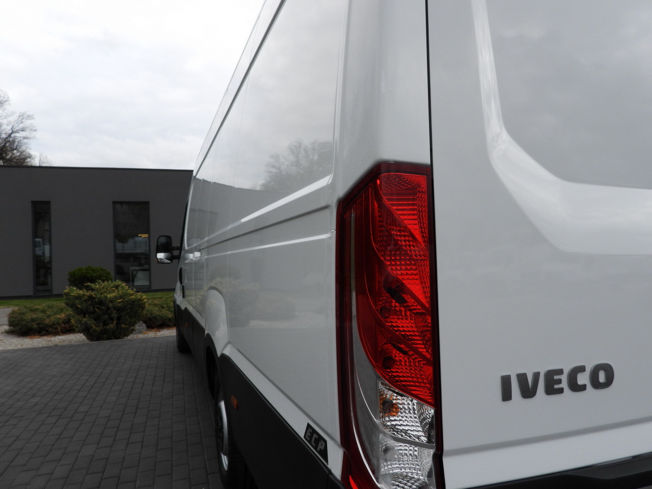 شاحنة توصيل مبردة IVECO DAILY 35S14 REFRIGERATOR VAN 0*C POWER SUPPLY 230V CRUISE CONTROL AUTOMATIC TRANSMISSION HI-MATIC AIR CONDITIONING 140HP: صورة 23 شاحنة توصيل مبردة IVECO DAILY 35S14 REFRIGERATOR VAN 0*C POWER SUPPLY 230V CRUISE CONTROL AUTOMATIC TRANSMISSION HI-MATIC AIR CONDITIONING 140HP: صورة 23