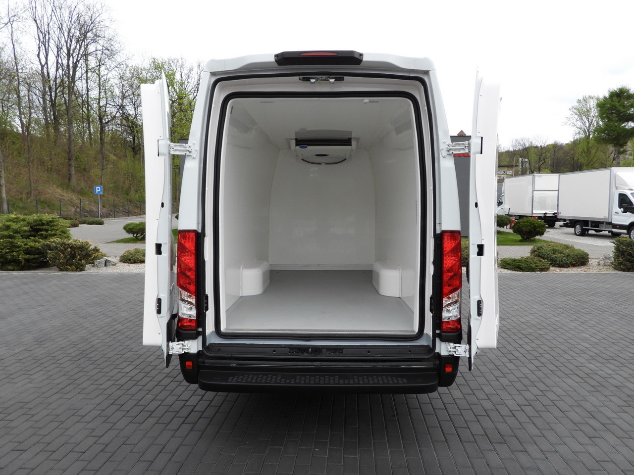 شاحنة توصيل مبردة IVECO DAILY 35S14 REFRIGERATOR VAN 0*C POWER SUPPLY 230V CRUISE CONTROL AUTOMATIC TRANSMISSION HI-MATIC AIR CONDITIONING 140HP: صورة 16 شاحنة توصيل مبردة IVECO DAILY 35S14 REFRIGERATOR VAN 0*C POWER SUPPLY 230V CRUISE CONTROL AUTOMATIC TRANSMISSION HI-MATIC AIR CONDITIONING 140HP: صورة 16