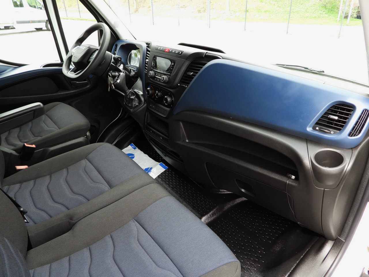 شاحنة توصيل مبردة IVECO DAILY 35S14 REFRIGERATOR VAN 0*C POWER SUPPLY 230V CRUISE CONTROL AUTOMATIC TRANSMISSION HI-MATIC AIR CONDITIONING 140HP: صورة 48 شاحنة توصيل مبردة IVECO DAILY 35S14 REFRIGERATOR VAN 0*C POWER SUPPLY 230V CRUISE CONTROL AUTOMATIC TRANSMISSION HI-MATIC AIR CONDITIONING 140HP: صورة 48