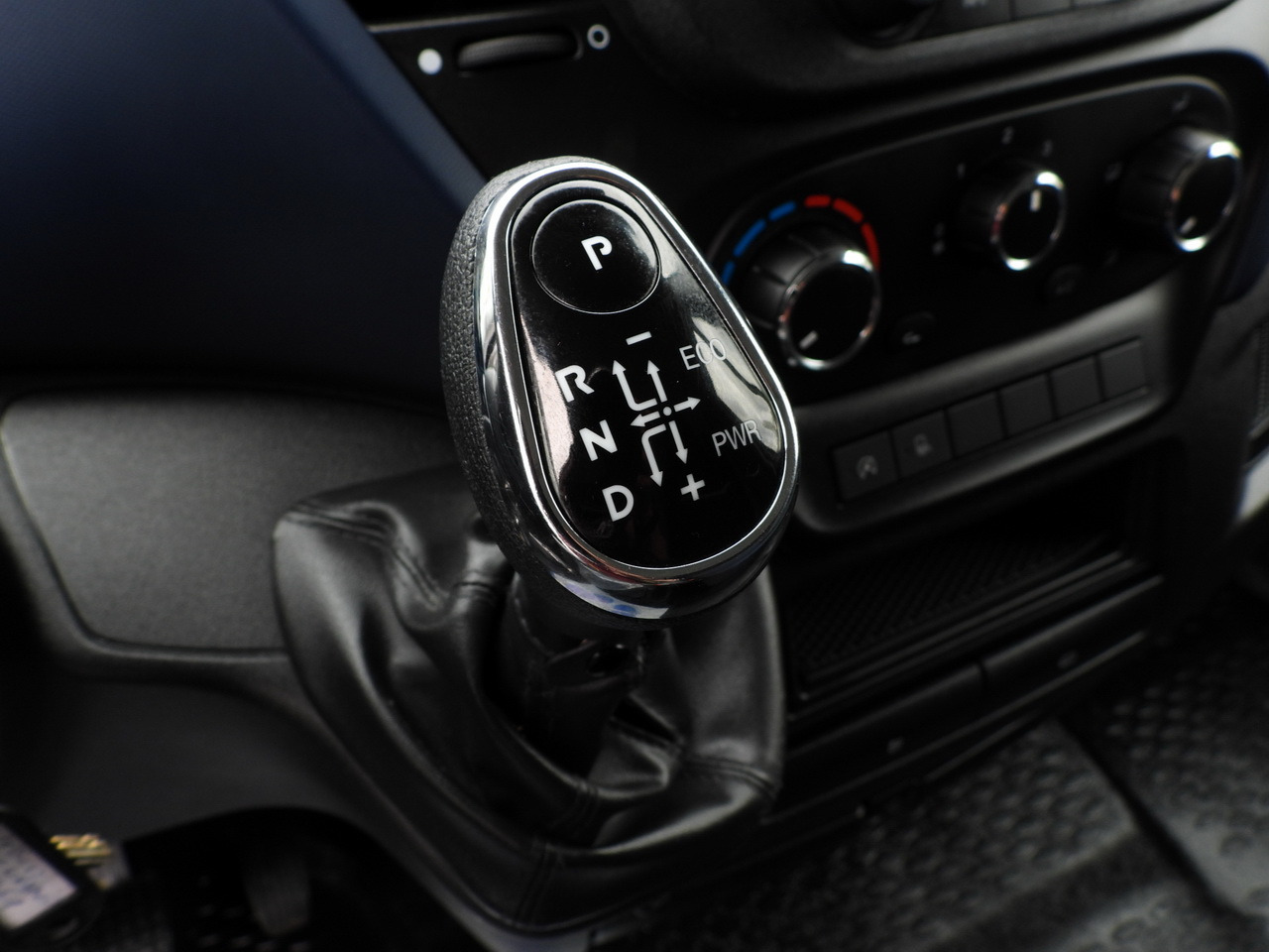 شاحنة توصيل مبردة IVECO DAILY 35S14 REFRIGERATOR VAN 0*C POWER SUPPLY 230V CRUISE CONTROL AUTOMATIC TRANSMISSION HI-MATIC AIR CONDITIONING 140HP: صورة 39 شاحنة توصيل مبردة IVECO DAILY 35S14 REFRIGERATOR VAN 0*C POWER SUPPLY 230V CRUISE CONTROL AUTOMATIC TRANSMISSION HI-MATIC AIR CONDITIONING 140HP: صورة 39