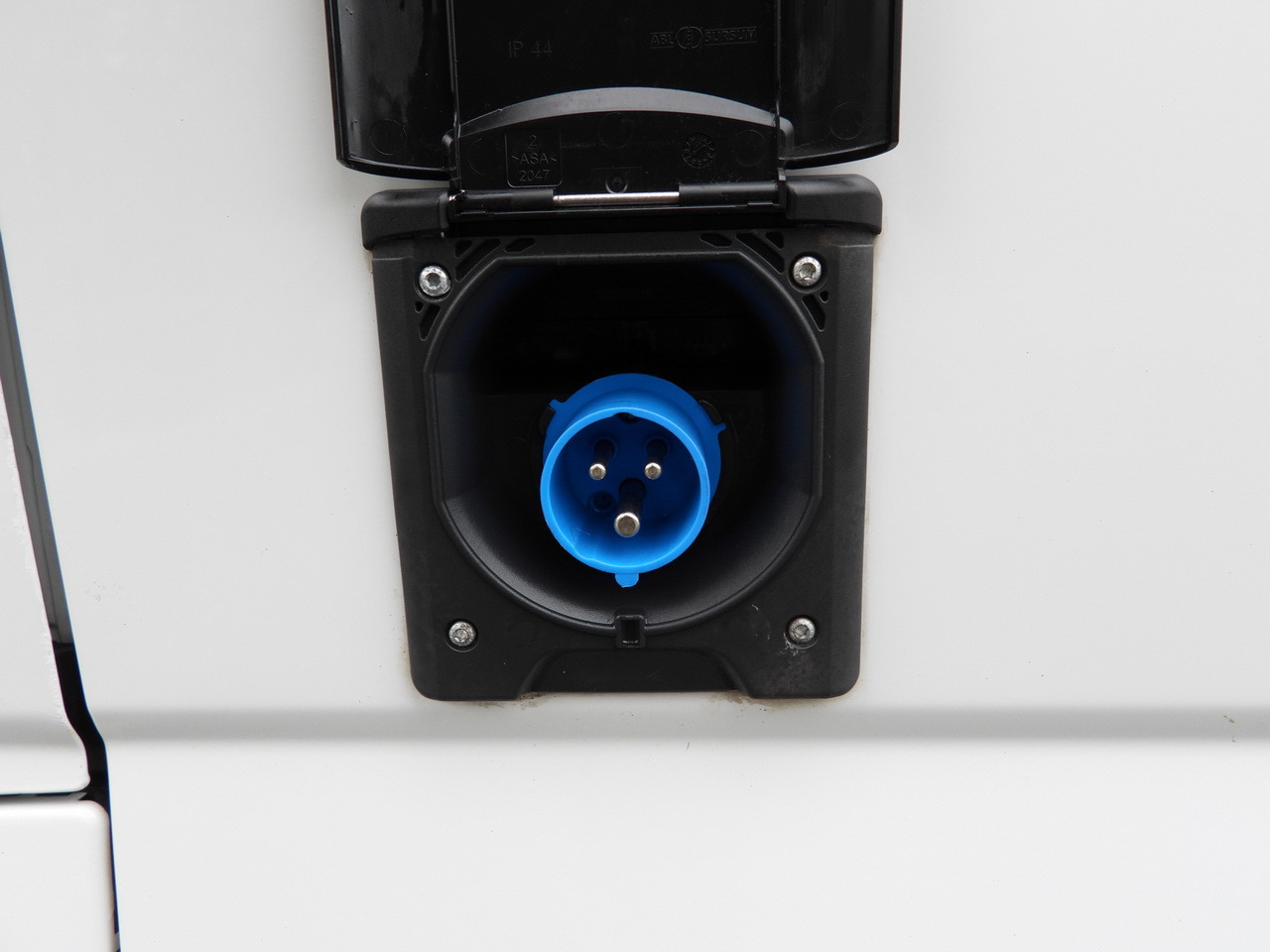 شاحنة توصيل مبردة IVECO DAILY 35S14 REFRIGERATOR VAN 0*C POWER SUPPLY 230V CRUISE CONTROL AUTOMATIC TRANSMISSION HI-MATIC AIR CONDITIONING 140HP: صورة 31 شاحنة توصيل مبردة IVECO DAILY 35S14 REFRIGERATOR VAN 0*C POWER SUPPLY 230V CRUISE CONTROL AUTOMATIC TRANSMISSION HI-MATIC AIR CONDITIONING 140HP: صورة 31