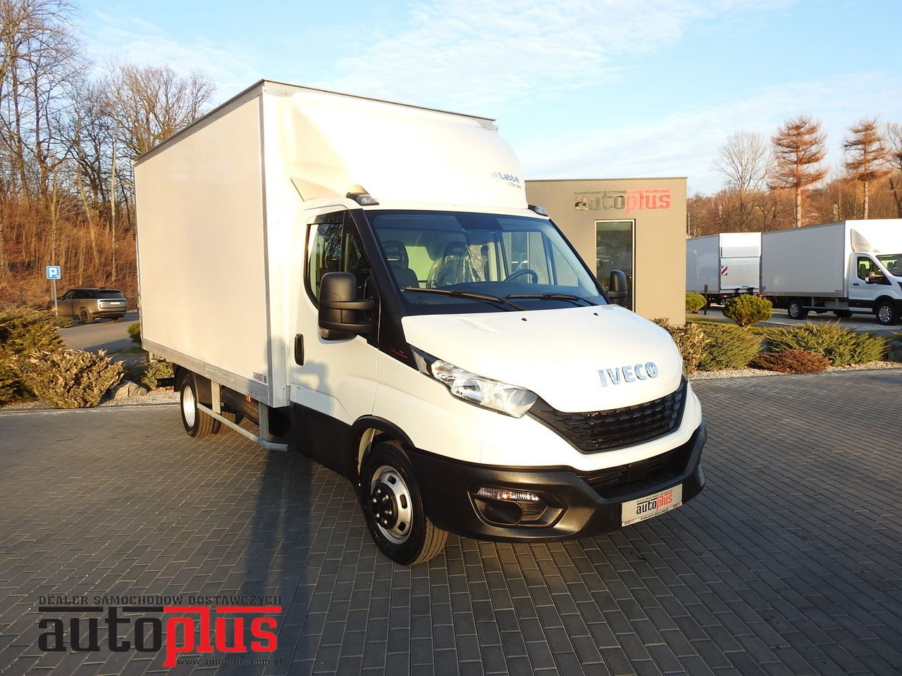 IVECO DAILY 35S16 BOX LIFT 8 PALLETS CRUISE CONTROL AIR CONDITIONING TWIN WHEELS 160HP - شاحنة بصندوق مغلق: صورة 1 IVECO DAILY 35S16 BOX LIFT 8 PALLETS CRUISE CONTROL AIR CONDITIONING TWIN WHEELS 160HP - شاحنة بصندوق مغلق: صورة 1