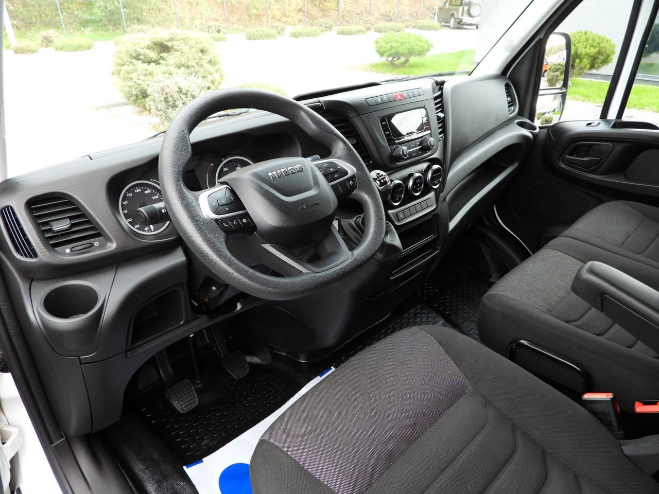 IVECO DAILY 35S16 BOX LIFT 8 PALLETS CRUISE CONTROL AIR CONDITIONING TWIN WHEELS 160HP - شاحنة بصندوق مغلق: صورة 2 IVECO DAILY 35S16 BOX LIFT 8 PALLETS CRUISE CONTROL AIR CONDITIONING TWIN WHEELS 160HP - شاحنة بصندوق مغلق: صورة 2