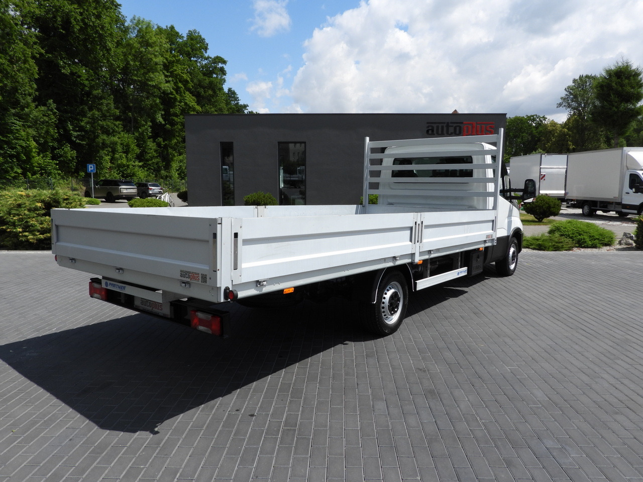 IVECO DAILY 35S16 STAKE BODY 10 PALLETS CRUISE CONTROL AIR CONDITIONING 160HP - شاحنة توصيل مفتوحة: صورة 3 IVECO DAILY 35S16 STAKE BODY 10 PALLETS CRUISE CONTROL AIR CONDITIONING 160HP - شاحنة توصيل مفتوحة: صورة 3