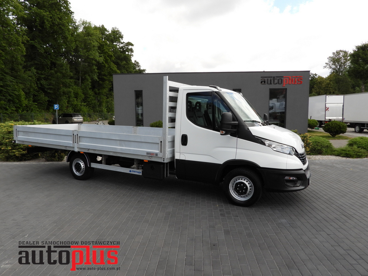 IVECO DAILY 35S16 STAKE BODY 10 PALLETS CRUISE CONTROL AIR CONDITIONING 160HP - شاحنة توصيل مفتوحة: صورة 1 IVECO DAILY 35S16 STAKE BODY 10 PALLETS CRUISE CONTROL AIR CONDITIONING 160HP - شاحنة توصيل مفتوحة: صورة 1