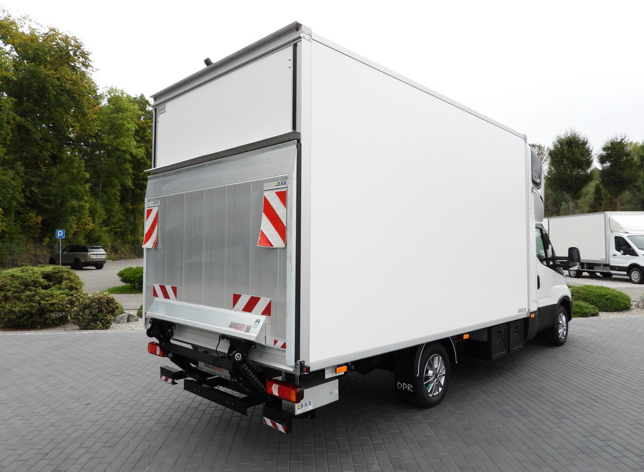 IVECO DAILY 35S18 BOX HI-MATIC LIFT 8 PALLETS CRUISE CONTROL NAVIGATION LED LIGHTS PNEUMATICS AUTOMATIC TRANSMISSION HI-MATIC AIR CONDITIONING 180HP - شاحنة بصندوق مغلق: صورة 3 IVECO DAILY 35S18 BOX HI-MATIC LIFT 8 PALLETS CRUISE CONTROL NAVIGATION LED LIGHTS PNEUMATICS AUTOMATIC TRANSMISSION HI-MATIC AIR CONDITIONING 180HP - شاحنة بصندوق مغلق: صورة 3