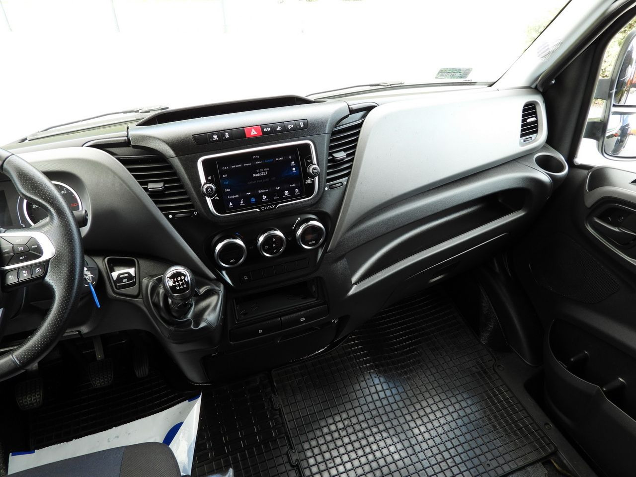 شاحنة بصندوق مغلق IVECO DAILY 35S18 BOX LIFT 8 PALLETS WEBASTO CRUISE CONTROL NAVIGATION LED LIGHTS PNEUMATICS AIR CONDITIONING 180HP: صورة 38 شاحنة بصندوق مغلق IVECO DAILY 35S18 BOX LIFT 8 PALLETS WEBASTO CRUISE CONTROL NAVIGATION LED LIGHTS PNEUMATICS AIR CONDITIONING 180HP: صورة 38