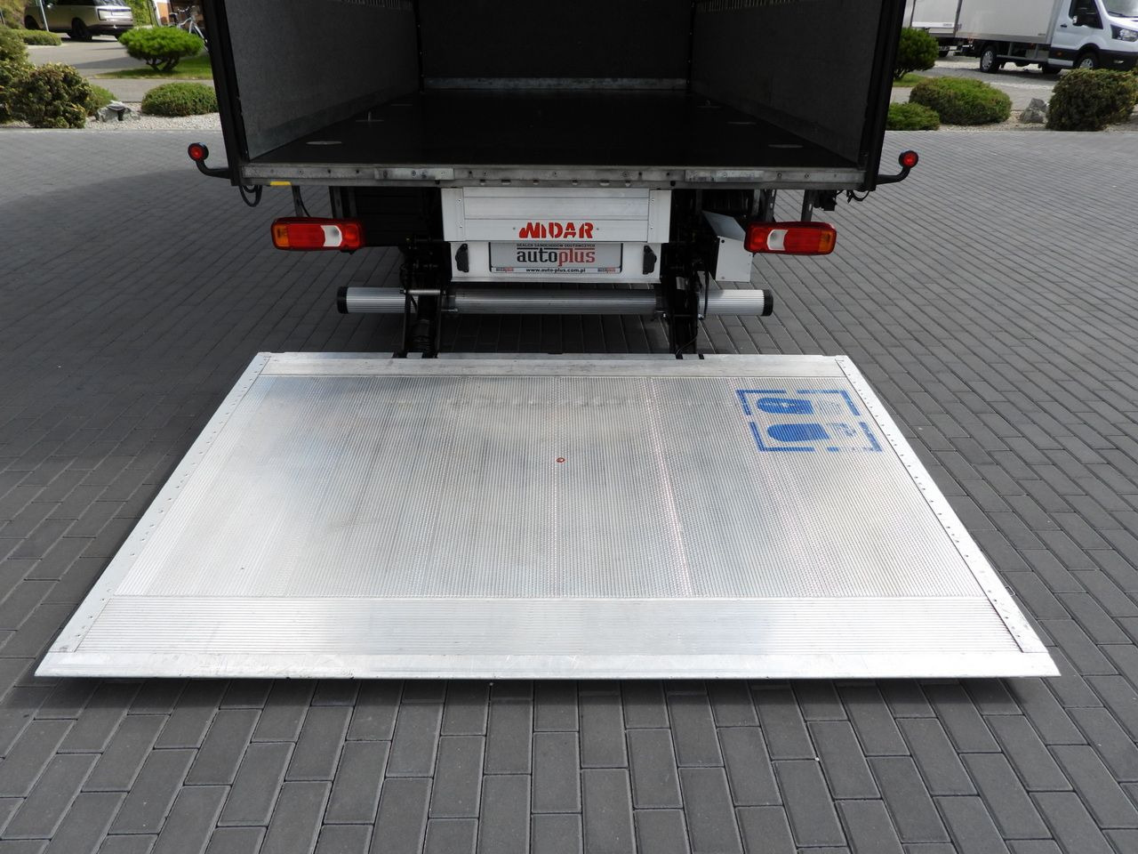 شاحنة بصندوق مغلق IVECO DAILY 35S18 BOX LIFT 8 PALLETS WEBASTO CRUISE CONTROL NAVIGATION LED LIGHTS PNEUMATICS AIR CONDITIONING 180HP: صورة 27 شاحنة بصندوق مغلق IVECO DAILY 35S18 BOX LIFT 8 PALLETS WEBASTO CRUISE CONTROL NAVIGATION LED LIGHTS PNEUMATICS AIR CONDITIONING 180HP: صورة 27