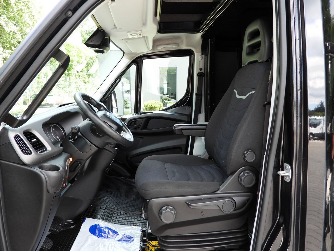 شاحنة بصندوق مغلق IVECO DAILY 35S18 BOX LIFT 8 PALLETS WEBASTO CRUISE CONTROL NAVIGATION LED LIGHTS PNEUMATICS AIR CONDITIONING 180HP: صورة 30 شاحنة بصندوق مغلق IVECO DAILY 35S18 BOX LIFT 8 PALLETS WEBASTO CRUISE CONTROL NAVIGATION LED LIGHTS PNEUMATICS AIR CONDITIONING 180HP: صورة 30