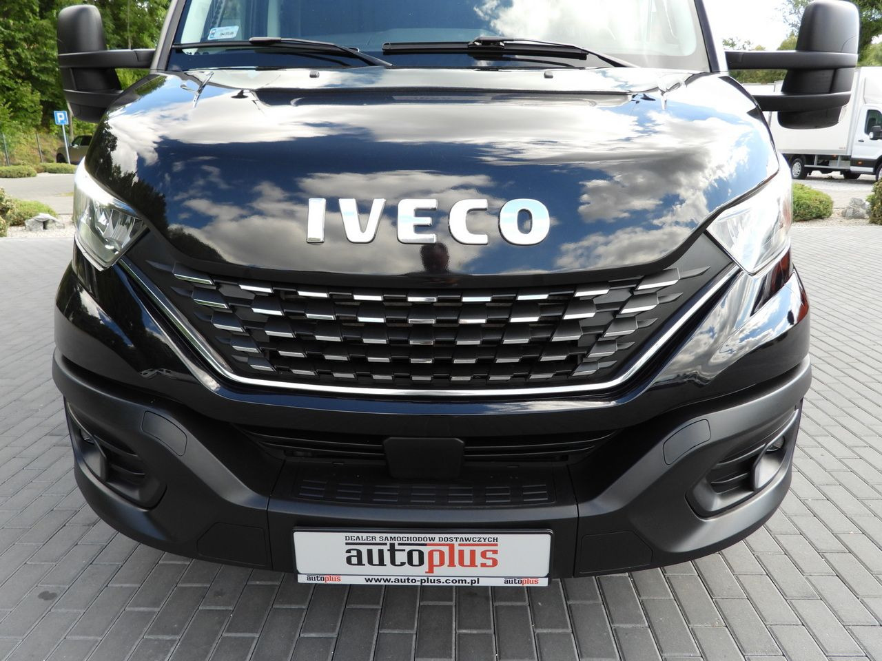 شاحنة بصندوق مغلق IVECO DAILY 35S18 BOX LIFT 8 PALLETS WEBASTO CRUISE CONTROL NAVIGATION LED LIGHTS PNEUMATICS AIR CONDITIONING 180HP: صورة 14 شاحنة بصندوق مغلق IVECO DAILY 35S18 BOX LIFT 8 PALLETS WEBASTO CRUISE CONTROL NAVIGATION LED LIGHTS PNEUMATICS AIR CONDITIONING 180HP: صورة 14