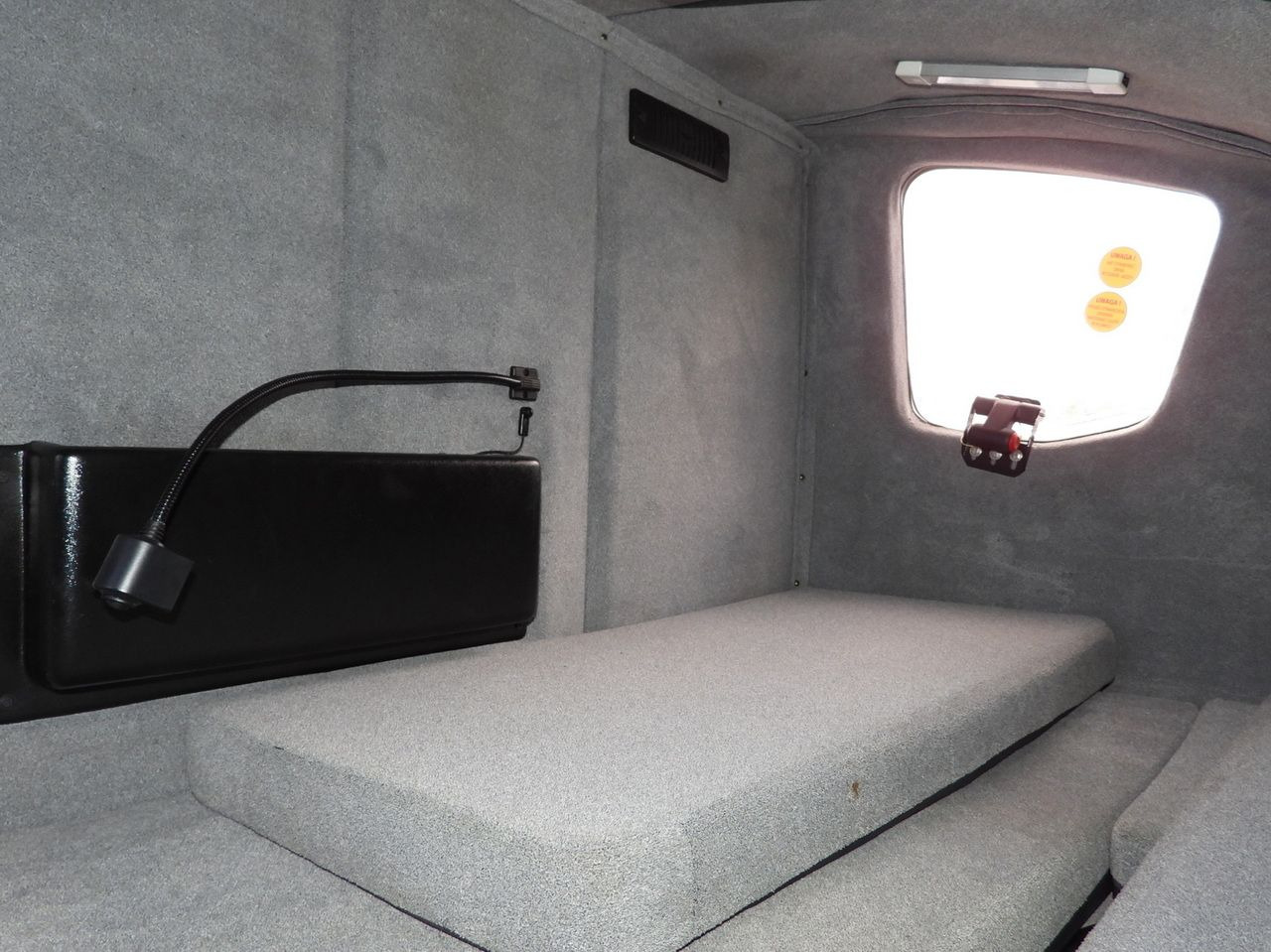 شاحنة بصندوق مغلق IVECO DAILY 35S18 BOX LIFT 8 PALLETS WEBASTO CRUISE CONTROL NAVIGATION LED LIGHTS PNEUMATICS AIR CONDITIONING 180HP: صورة 49 شاحنة بصندوق مغلق IVECO DAILY 35S18 BOX LIFT 8 PALLETS WEBASTO CRUISE CONTROL NAVIGATION LED LIGHTS PNEUMATICS AIR CONDITIONING 180HP: صورة 49