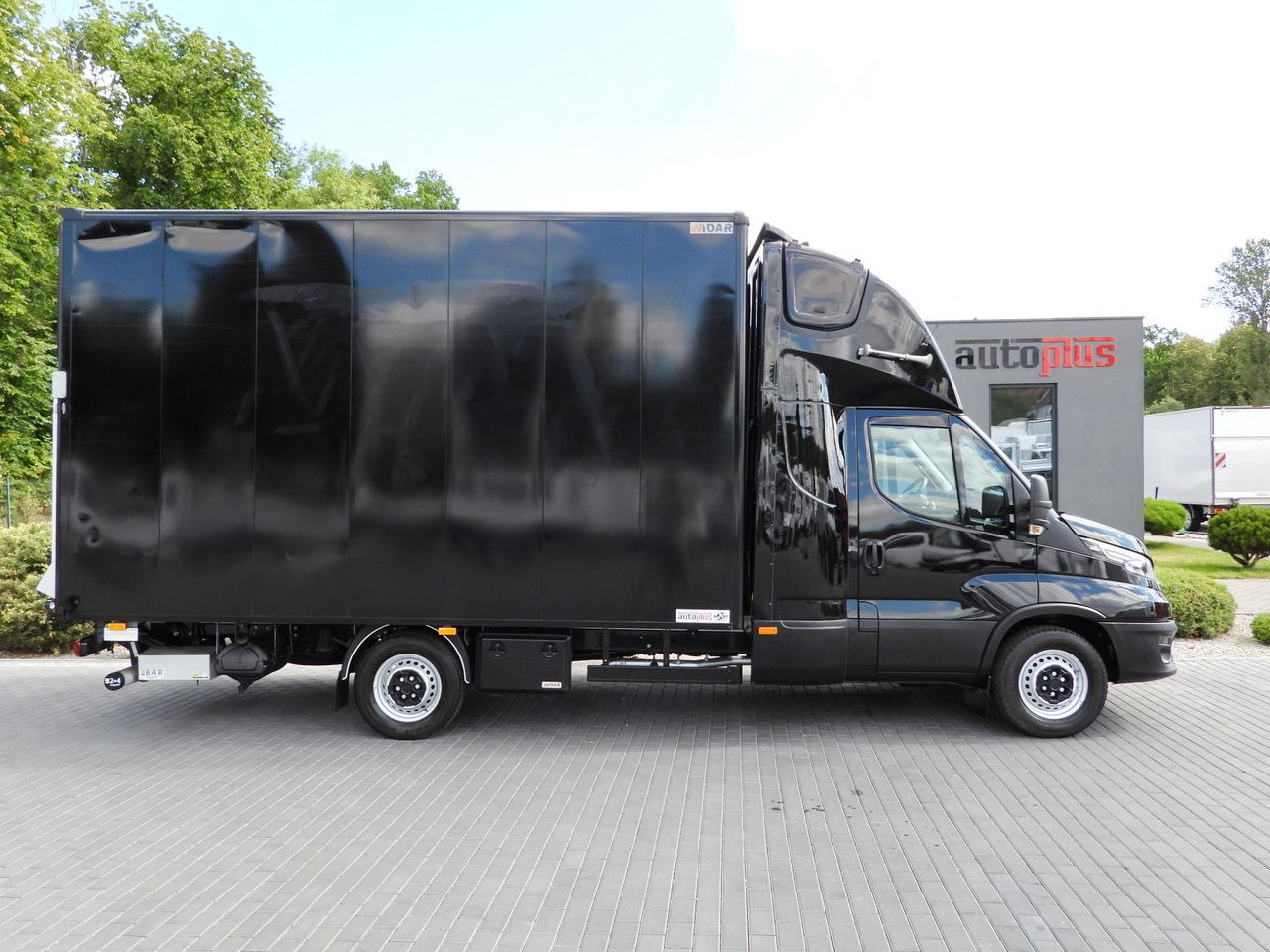 شاحنة بصندوق مغلق IVECO DAILY 35S18 BOX LIFT 8 PALLETS WEBASTO CRUISE CONTROL NAVIGATION LED LIGHTS PNEUMATICS AIR CONDITIONING 180HP: صورة 7 شاحنة بصندوق مغلق IVECO DAILY 35S18 BOX LIFT 8 PALLETS WEBASTO CRUISE CONTROL NAVIGATION LED LIGHTS PNEUMATICS AIR CONDITIONING 180HP: صورة 7