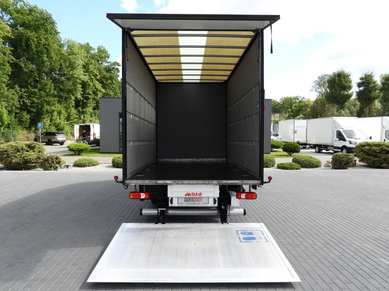 شاحنة بصندوق مغلق IVECO DAILY 35S18 BOX LIFT 8 PALLETS WEBASTO CRUISE CONTROL NAVIGATION LED LIGHTS PNEUMATICS AIR CONDITIONING 180HP: صورة 11 شاحنة بصندوق مغلق IVECO DAILY 35S18 BOX LIFT 8 PALLETS WEBASTO CRUISE CONTROL NAVIGATION LED LIGHTS PNEUMATICS AIR CONDITIONING 180HP: صورة 11