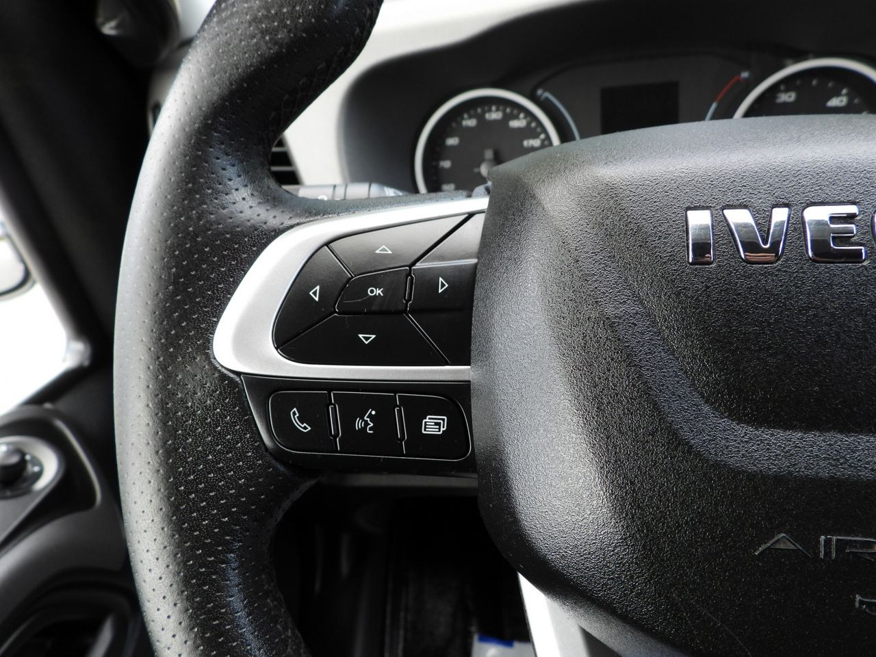 شاحنة بصندوق مغلق IVECO DAILY 35S18 BOX LIFT 8 PALLETS WEBASTO CRUISE CONTROL NAVIGATION LED LIGHTS PNEUMATICS AIR CONDITIONING 180HP: صورة 36 شاحنة بصندوق مغلق IVECO DAILY 35S18 BOX LIFT 8 PALLETS WEBASTO CRUISE CONTROL NAVIGATION LED LIGHTS PNEUMATICS AIR CONDITIONING 180HP: صورة 36