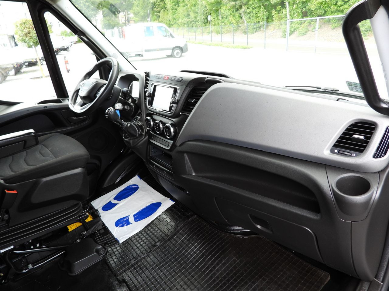 شاحنة بصندوق مغلق IVECO DAILY 35S18 BOX LIFT 8 PALLETS WEBASTO CRUISE CONTROL NAVIGATION LED LIGHTS PNEUMATICS AIR CONDITIONING 180HP: صورة 45 شاحنة بصندوق مغلق IVECO DAILY 35S18 BOX LIFT 8 PALLETS WEBASTO CRUISE CONTROL NAVIGATION LED LIGHTS PNEUMATICS AIR CONDITIONING 180HP: صورة 45