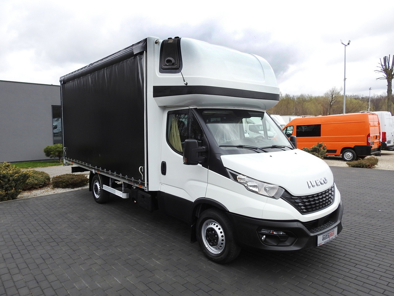 IVECO DAILY 35S18 TARPAULIN 10 PALLETS WEBASTO CRUISE CONTROL AIR CONDITIONING 180HP - شاحنة مغلقة بستائر جانبية: صورة 4 IVECO DAILY 35S18 TARPAULIN 10 PALLETS WEBASTO CRUISE CONTROL AIR CONDITIONING 180HP - شاحنة مغلقة بستائر جانبية: صورة 4