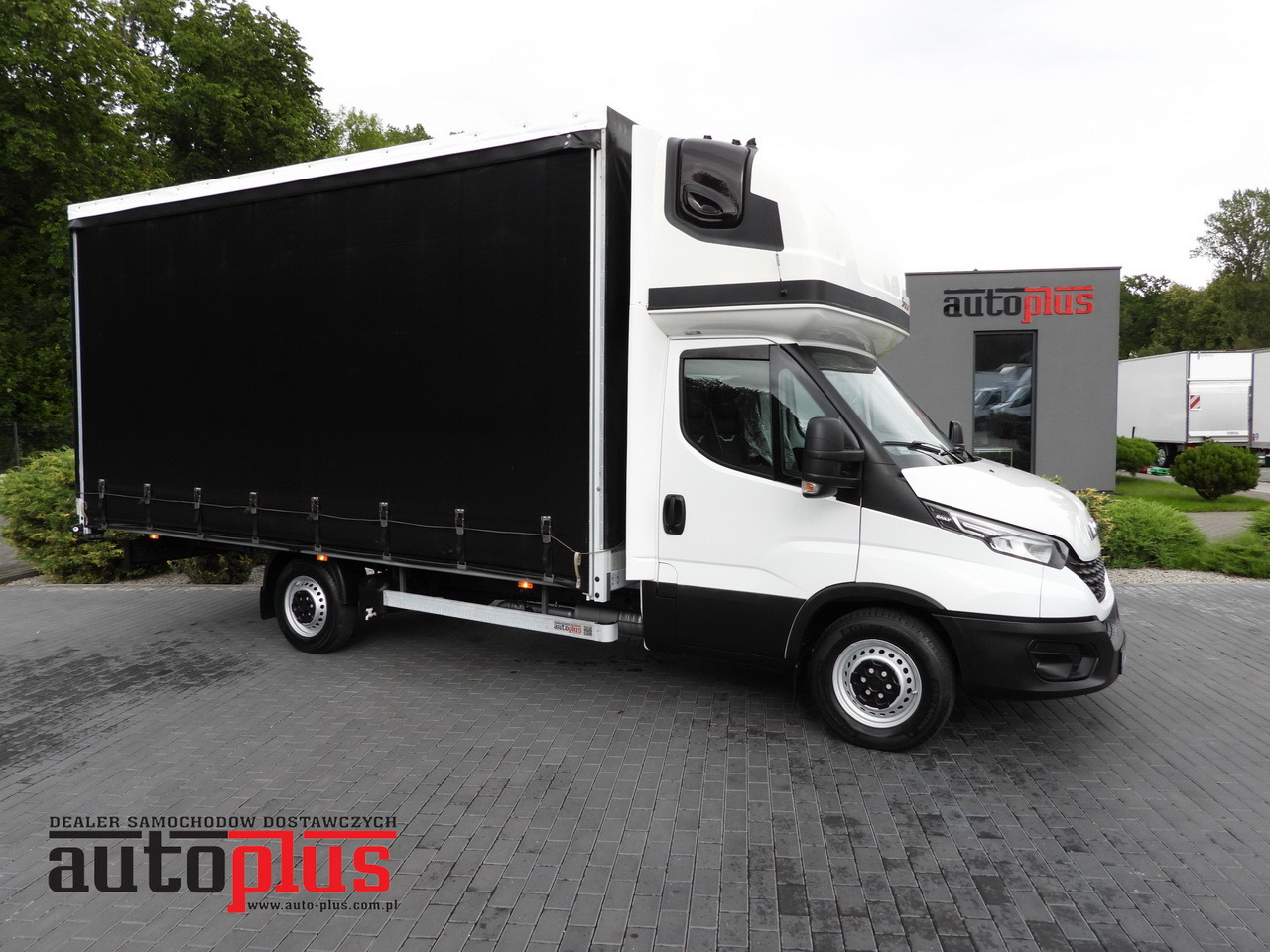 IVECO DAILY 35S18 TARPAULIN 10 PALLETS WEBASTO CRUISE CONTROL NAVIGATION LED LIGHTS AIR CONDITIONING 180HP - شاحنة مغلقة بستائر جانبية: صورة 1 IVECO DAILY 35S18 TARPAULIN 10 PALLETS WEBASTO CRUISE CONTROL NAVIGATION LED LIGHTS AIR CONDITIONING 180HP - شاحنة مغلقة بستائر جانبية: صورة 1