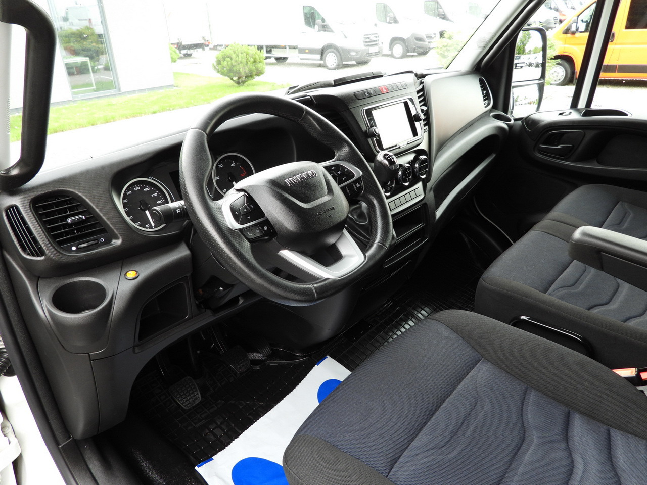 IVECO DAILY 35S18 TARPAULIN 10 PALLETS WEBASTO CRUISE CONTROL NAVIGATION LED LIGHTS AIR CONDITIONING 180HP - شاحنة مغلقة بستائر جانبية: صورة 2 IVECO DAILY 35S18 TARPAULIN 10 PALLETS WEBASTO CRUISE CONTROL NAVIGATION LED LIGHTS AIR CONDITIONING 180HP - شاحنة مغلقة بستائر جانبية: صورة 2