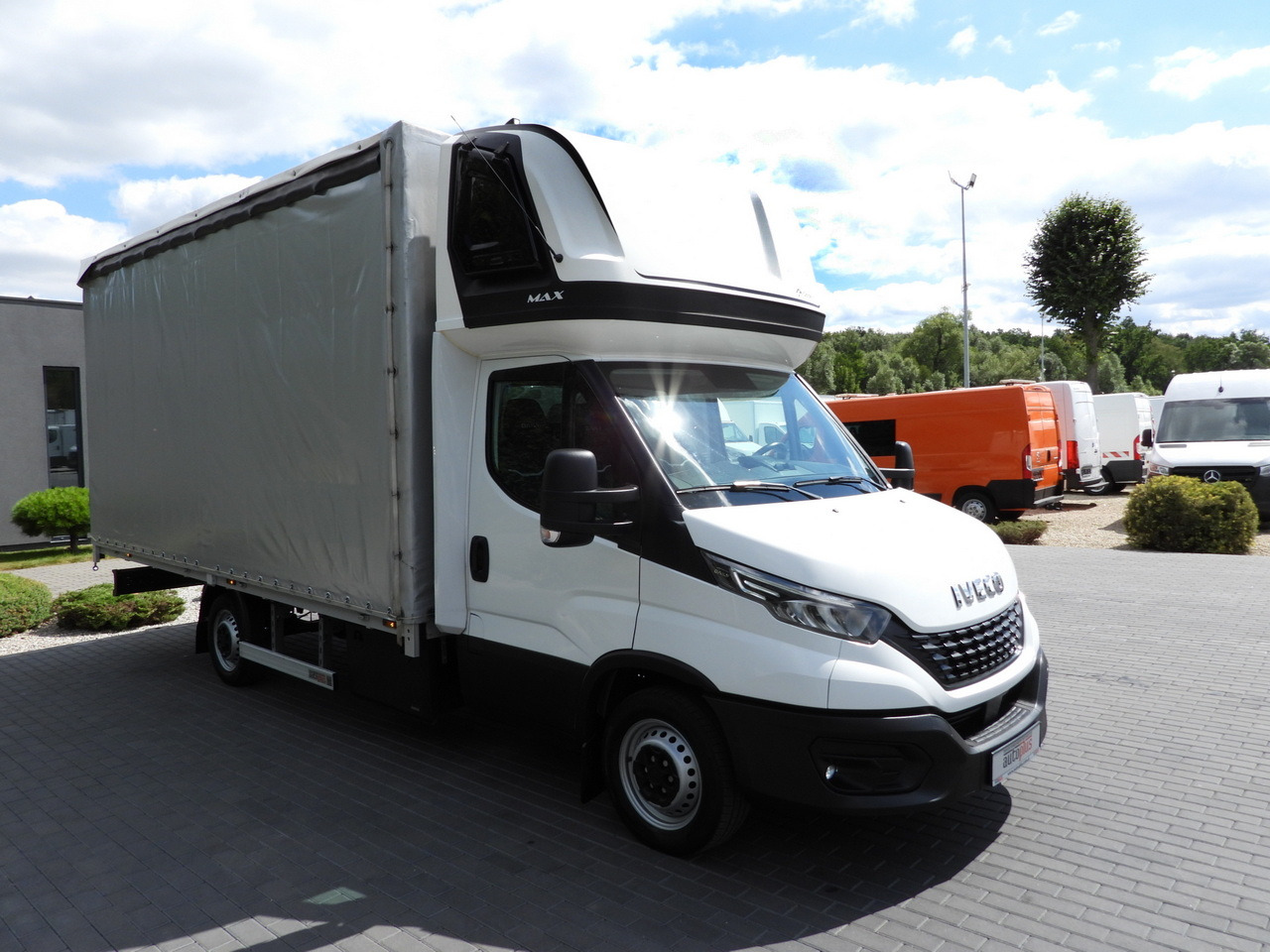 IVECO DAILY 35S18 TARPAULIN 10 PALLETS WEBASTO CRUISE CONTROL NAVIGATION LED LIGHTS AIR CONDITIONING 180HP - شاحنة مغلقة بستائر جانبية: صورة 4 IVECO DAILY 35S18 TARPAULIN 10 PALLETS WEBASTO CRUISE CONTROL NAVIGATION LED LIGHTS AIR CONDITIONING 180HP - شاحنة مغلقة بستائر جانبية: صورة 4