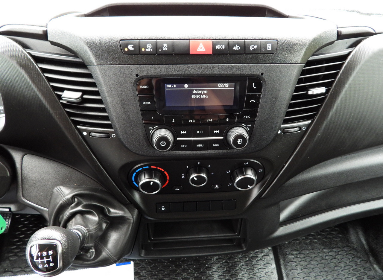 شاحنة مغلقة بستائر جانبية IVECO DAILY 35S18 TARPAULIN LIFT 8 PALLETS WEBASTO CRUISE CONTROL LED LIGHTS AIR CONDITIONING  180HP: صورة 39