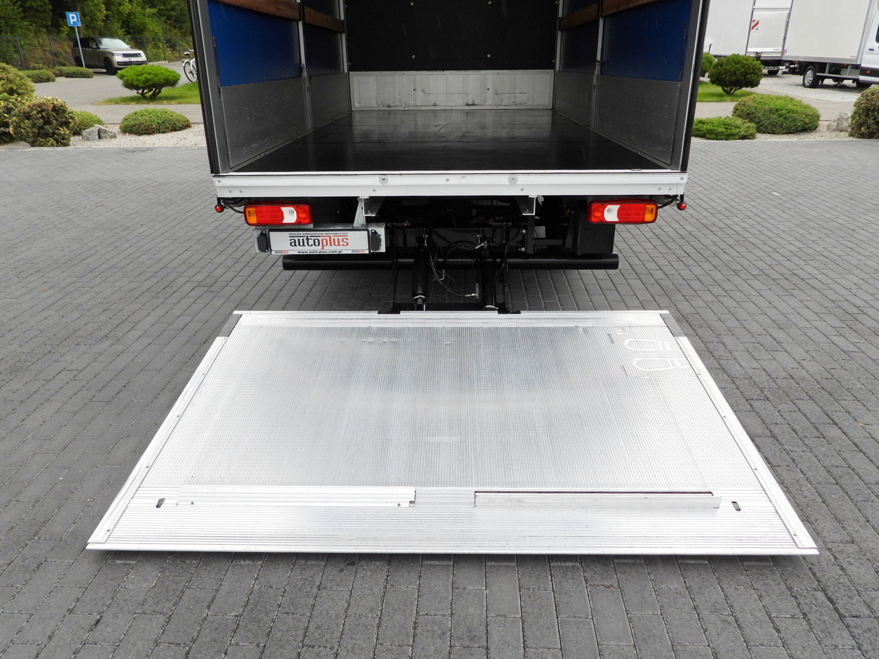 شاحنة مغلقة بستائر جانبية IVECO DAILY 35S18 TARPAULIN LIFT 8 PALLETS WEBASTO CRUISE CONTROL LED LIGHTS AIR CONDITIONING  180HP: صورة 25