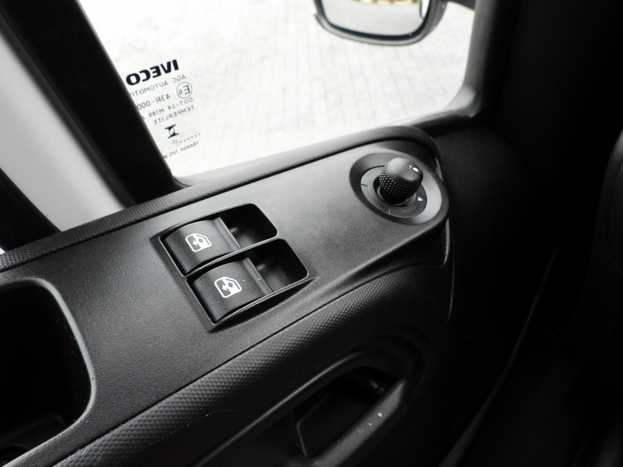 شاحنة مغلقة بستائر جانبية IVECO DAILY 35S18 TARPAULIN LIFT 8 PALLETS WEBASTO CRUISE CONTROL LED LIGHTS AIR CONDITIONING  180HP: صورة 42