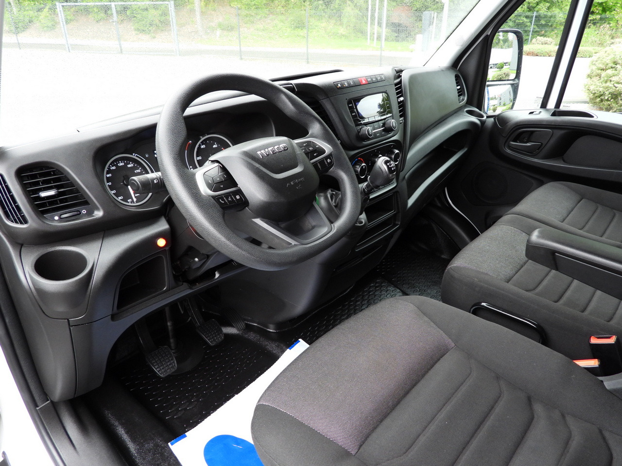 IVECO DAILY 35S18 TARPAULIN LIFT 8 PALLETS WEBASTO CRUISE CONTROL LED LIGHTS AIR CONDITIONING 180HP - شاحنة مغلقة بستائر جانبية: صورة 2 IVECO DAILY 35S18 TARPAULIN LIFT 8 PALLETS WEBASTO CRUISE CONTROL LED LIGHTS AIR CONDITIONING 180HP - شاحنة مغلقة بستائر جانبية: صورة 2