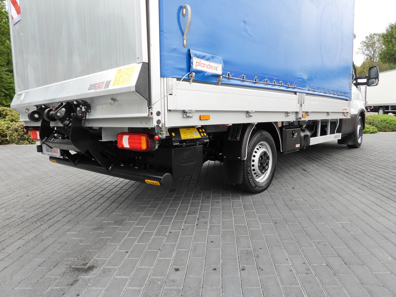 شاحنة مغلقة بستائر جانبية IVECO DAILY 35S18 TARPAULIN LIFT 8 PALLETS WEBASTO CRUISE CONTROL LED LIGHTS AIR CONDITIONING  180HP: صورة 29