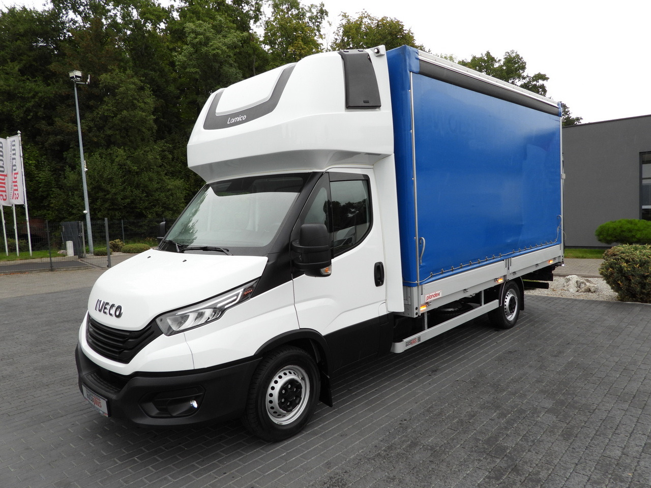 شاحنة مغلقة بستائر جانبية IVECO DAILY 35S18 TARPAULIN LIFT 8 PALLETS WEBASTO CRUISE CONTROL LED LIGHTS AIR CONDITIONING  180HP: صورة 6