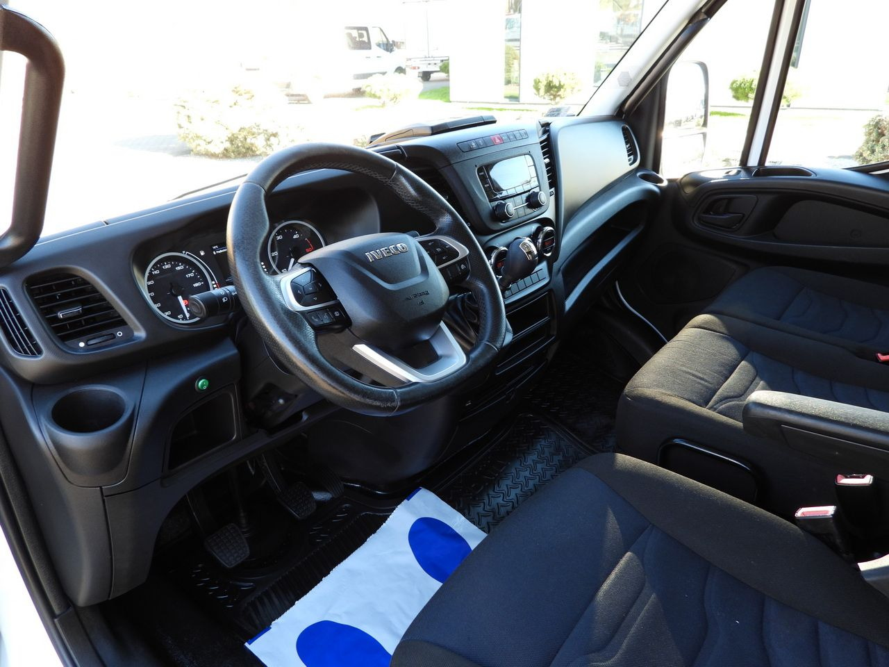 IVECO DAILY 50C17 TARPAULIN 10 PALLETS CRUISE CONTROL TWIN WHEELS AIR CONDITIONING 180HP - شاحنة مغلقة بستائر جانبية: صورة 2 IVECO DAILY 50C17 TARPAULIN 10 PALLETS CRUISE CONTROL TWIN WHEELS AIR CONDITIONING 180HP - شاحنة مغلقة بستائر جانبية: صورة 2