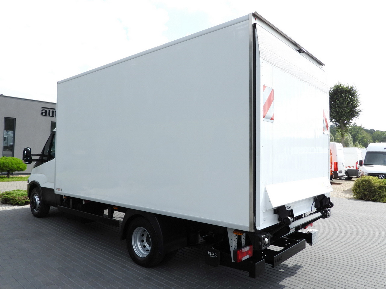 شاحنة ذات مبرد IVECO DAILY 70C17 REFRIGERATOR 1*C LIFT 10 PALLETS POWER SUPPLY 230V CRUISE CONTROL AIR CONDITIONING PNEUMATICS AUTOMATIC TRANSMISSION HI-MATIC TWIN WHEELS  170HP: صورة 9