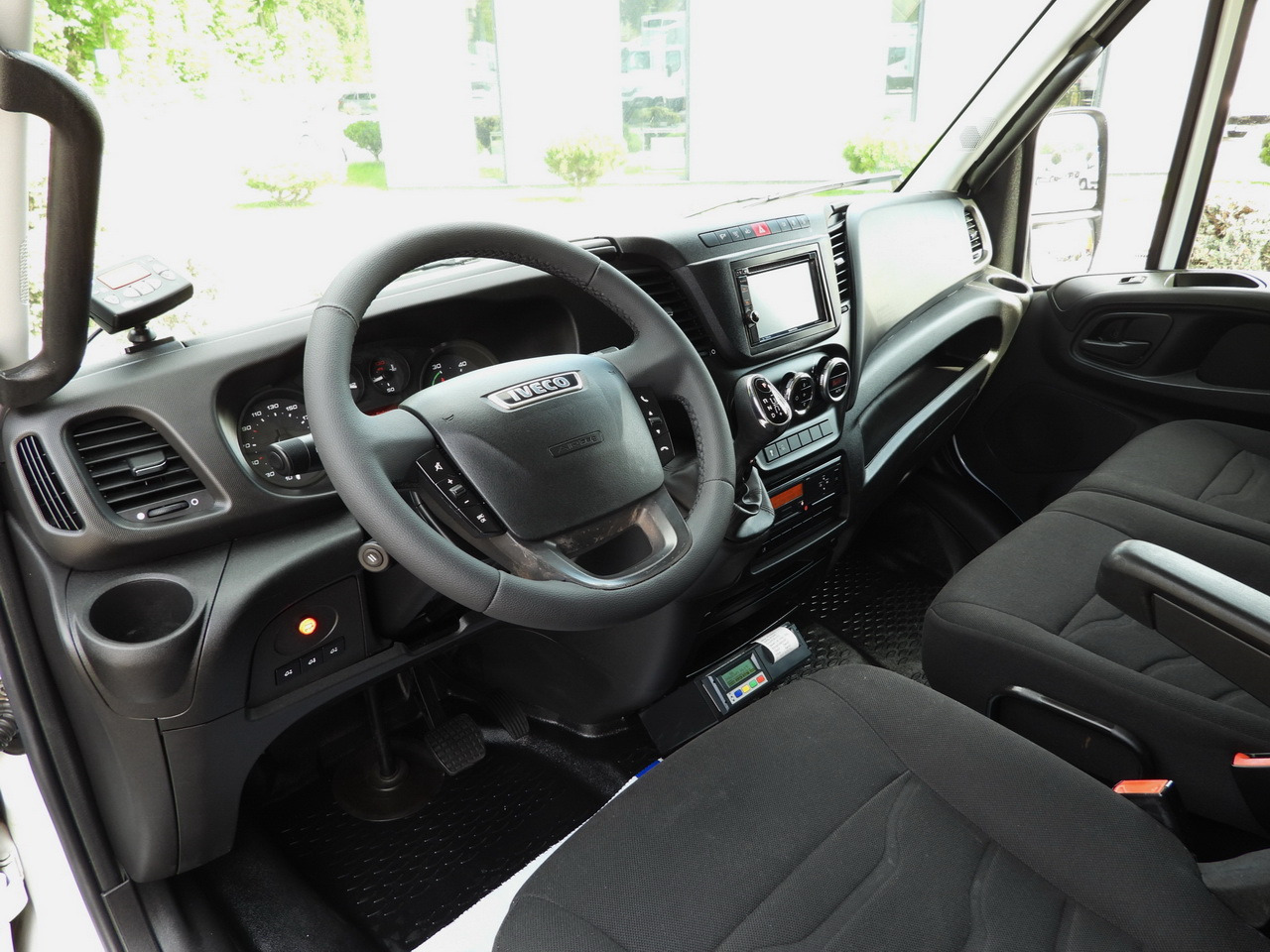 IVECO DAILY 70C17 REFRIGERATOR 1*C LIFT 10 PALLETS POWER SUPPLY 230V CRUISE CONTROL AIR CONDITIONING PNEUMATICS AUTOMATIC TRANSMISSION HI-MATIC TWIN WHEELS  170HP - شاحنة ذات مبرد: صورة 2 IVECO DAILY 70C17 REFRIGERATOR 1*C LIFT 10 PALLETS POWER SUPPLY 230V CRUISE CONTROL AIR CONDITIONING PNEUMATICS AUTOMATIC TRANSMISSION HI-MATIC TWIN WHEELS  170HP - شاحنة ذات مبرد: صورة 2