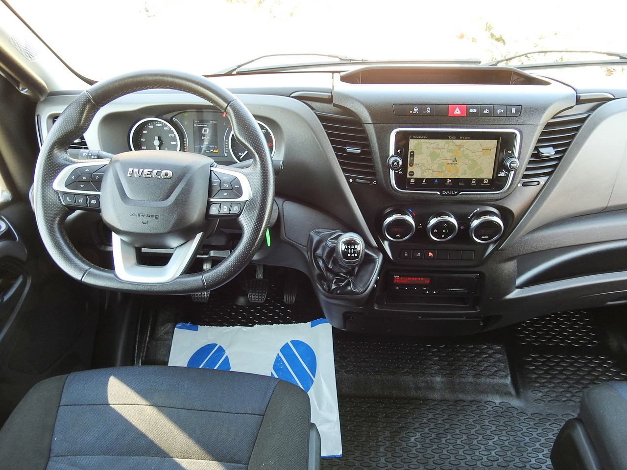 شاحنة بصندوق مغلق IVECO DAILY 70C18 BOX LIFT 14 PALLETS WEBASTO CRUISE CONTROL NAVIGATION LED LIGHTS TWIN WHEELS AIR CONDITIONING 180HP: صورة 34 شاحنة بصندوق مغلق IVECO DAILY 70C18 BOX LIFT 14 PALLETS WEBASTO CRUISE CONTROL NAVIGATION LED LIGHTS TWIN WHEELS AIR CONDITIONING 180HP: صورة 34