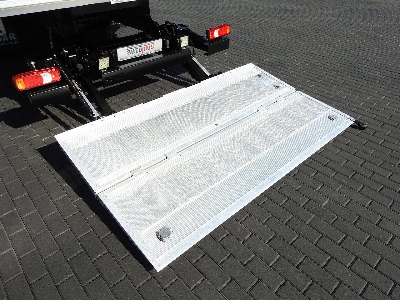 شاحنة بصندوق مغلق IVECO DAILY 70C18 BOX LIFT 14 PALLETS WEBASTO CRUISE CONTROL NAVIGATION LED LIGHTS TWIN WHEELS AIR CONDITIONING 180HP: صورة 29 شاحنة بصندوق مغلق IVECO DAILY 70C18 BOX LIFT 14 PALLETS WEBASTO CRUISE CONTROL NAVIGATION LED LIGHTS TWIN WHEELS AIR CONDITIONING 180HP: صورة 29