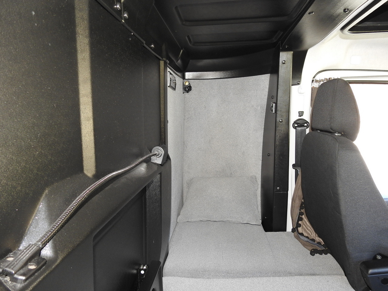 شاحنة بصندوق مغلق IVECO DAILY 70C18 BOX LIFT 14 PALLETS WEBASTO CRUISE CONTROL NAVIGATION LED LIGHTS TWIN WHEELS AIR CONDITIONING 180HP: صورة 47 شاحنة بصندوق مغلق IVECO DAILY 70C18 BOX LIFT 14 PALLETS WEBASTO CRUISE CONTROL NAVIGATION LED LIGHTS TWIN WHEELS AIR CONDITIONING 180HP: صورة 47