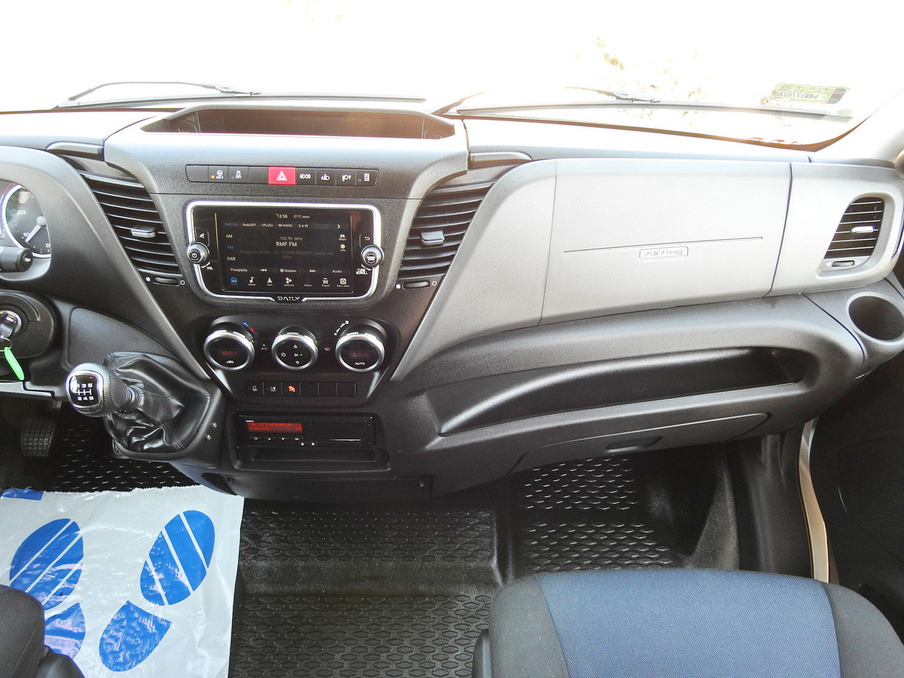 شاحنة بصندوق مغلق IVECO DAILY 70C18 BOX LIFT 14 PALLETS WEBASTO CRUISE CONTROL NAVIGATION LED LIGHTS TWIN WHEELS AIR CONDITIONING 180HP: صورة 39 شاحنة بصندوق مغلق IVECO DAILY 70C18 BOX LIFT 14 PALLETS WEBASTO CRUISE CONTROL NAVIGATION LED LIGHTS TWIN WHEELS AIR CONDITIONING 180HP: صورة 39