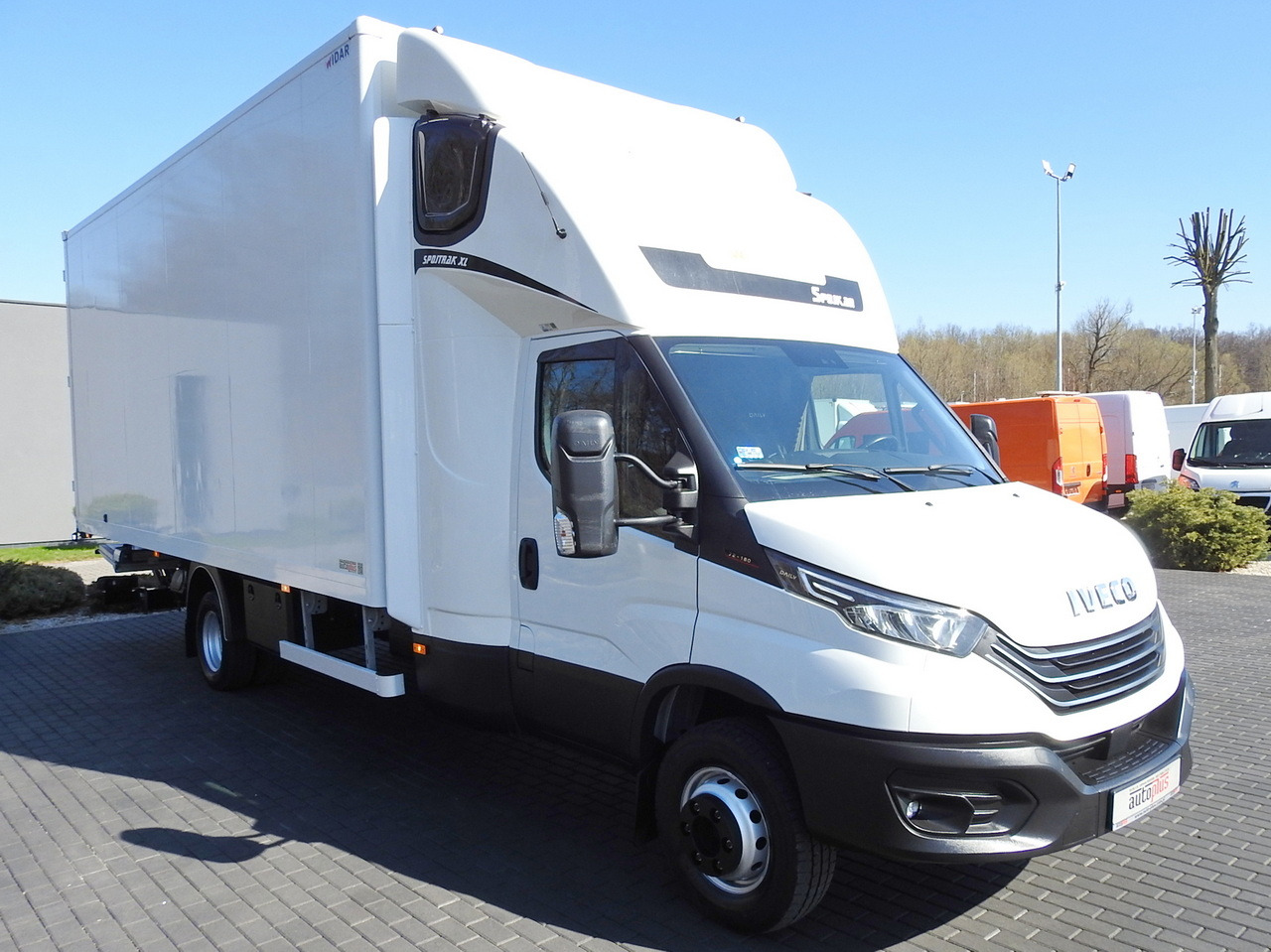 IVECO DAILY 70C18 BOX LIFT 14 PALLETS WEBASTO CRUISE CONTROL NAVIGATION LED LIGHTS TWIN WHEELS AIR CONDITIONING 180HP - شاحنة بصندوق مغلق: صورة 4 IVECO DAILY 70C18 BOX LIFT 14 PALLETS WEBASTO CRUISE CONTROL NAVIGATION LED LIGHTS TWIN WHEELS AIR CONDITIONING 180HP - شاحنة بصندوق مغلق: صورة 4