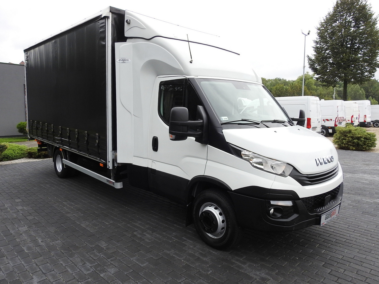 IVECO DAILY 70C18 TARPAULIN LIFT 12 PALLETS WEBASTO CRUISE CONTROL TWIN WHEELS AIR CONDITIONING 180HP - شاحنة مغلقة بستائر جانبية: صورة 4 IVECO DAILY 70C18 TARPAULIN LIFT 12 PALLETS WEBASTO CRUISE CONTROL TWIN WHEELS AIR CONDITIONING 180HP - شاحنة مغلقة بستائر جانبية: صورة 4