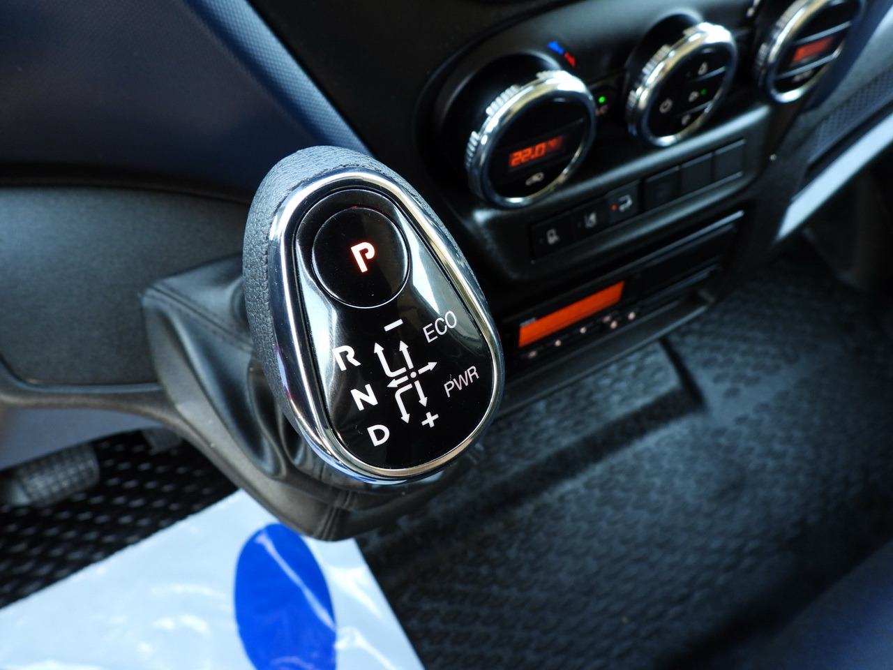 شاحنة صندوقية IVECO DAILY 72C18 LIFT 14 PALLETS CRUISE CONTROL PNEUMATICS AUTOMATIC TRANSMISSION HI-MATIC TWIN WHEELS AIR CONDITIONING  180HP: صورة 38