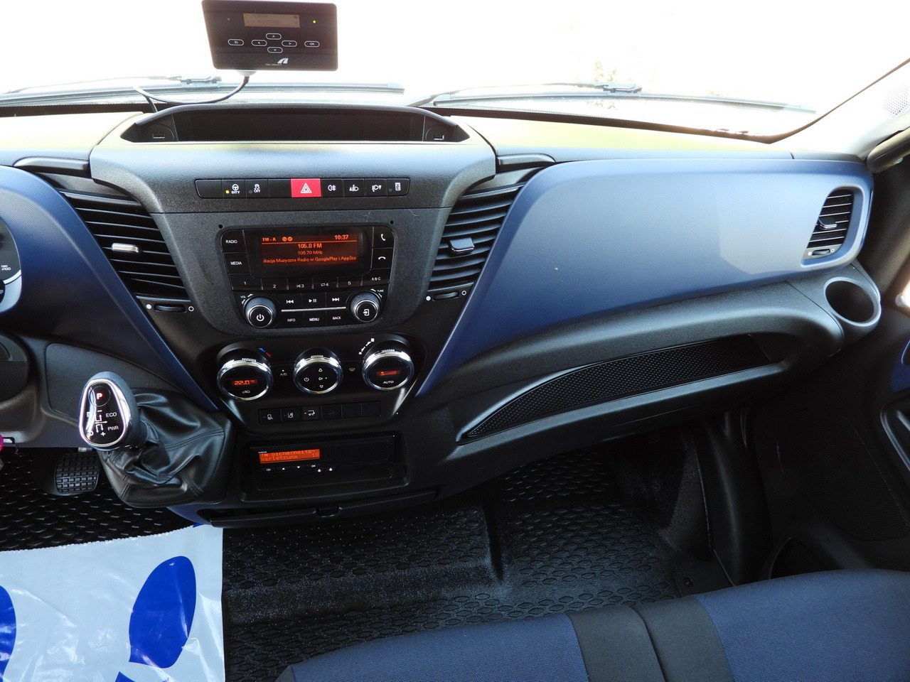 شاحنة صندوقية IVECO DAILY 72C18 LIFT 14 PALLETS CRUISE CONTROL PNEUMATICS AUTOMATIC TRANSMISSION HI-MATIC TWIN WHEELS AIR CONDITIONING  180HP: صورة 32