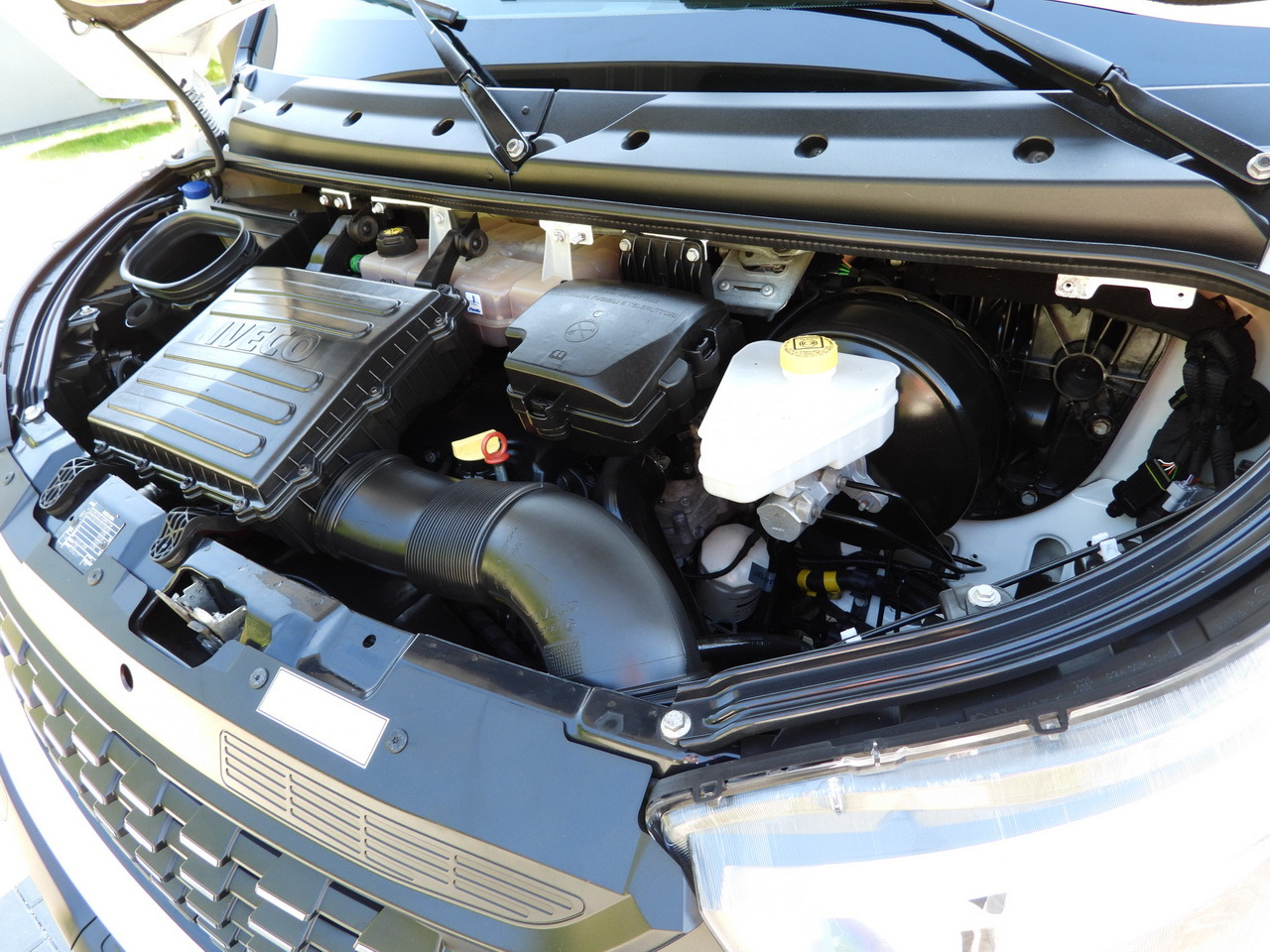 شاحنة صندوقية IVECO DAILY 72C18 LIFT 14 PALLETS CRUISE CONTROL PNEUMATICS AUTOMATIC TRANSMISSION HI-MATIC TWIN WHEELS AIR CONDITIONING  180HP: صورة 28